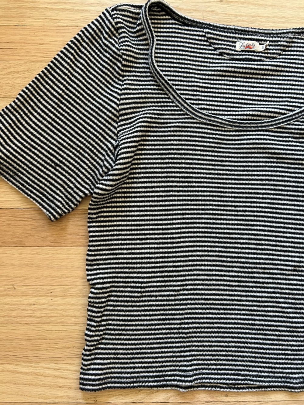 Black & White Striped Ribbed Short Sleeved Top by faherty xl